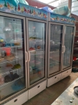 Tủ trưng bày bánh kem